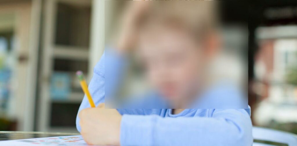Cours de guitare : Exercice pour un enfant gaucher.